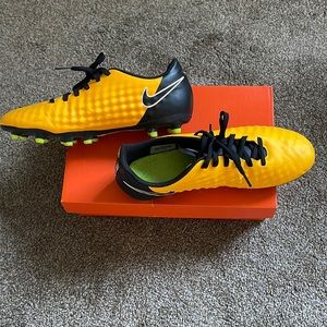 NIKE MAGISTA OLA II FG SOCCER CLEATS